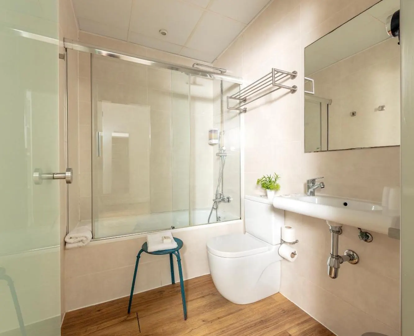 Pensión Hotel Som Nit Born Barcelona