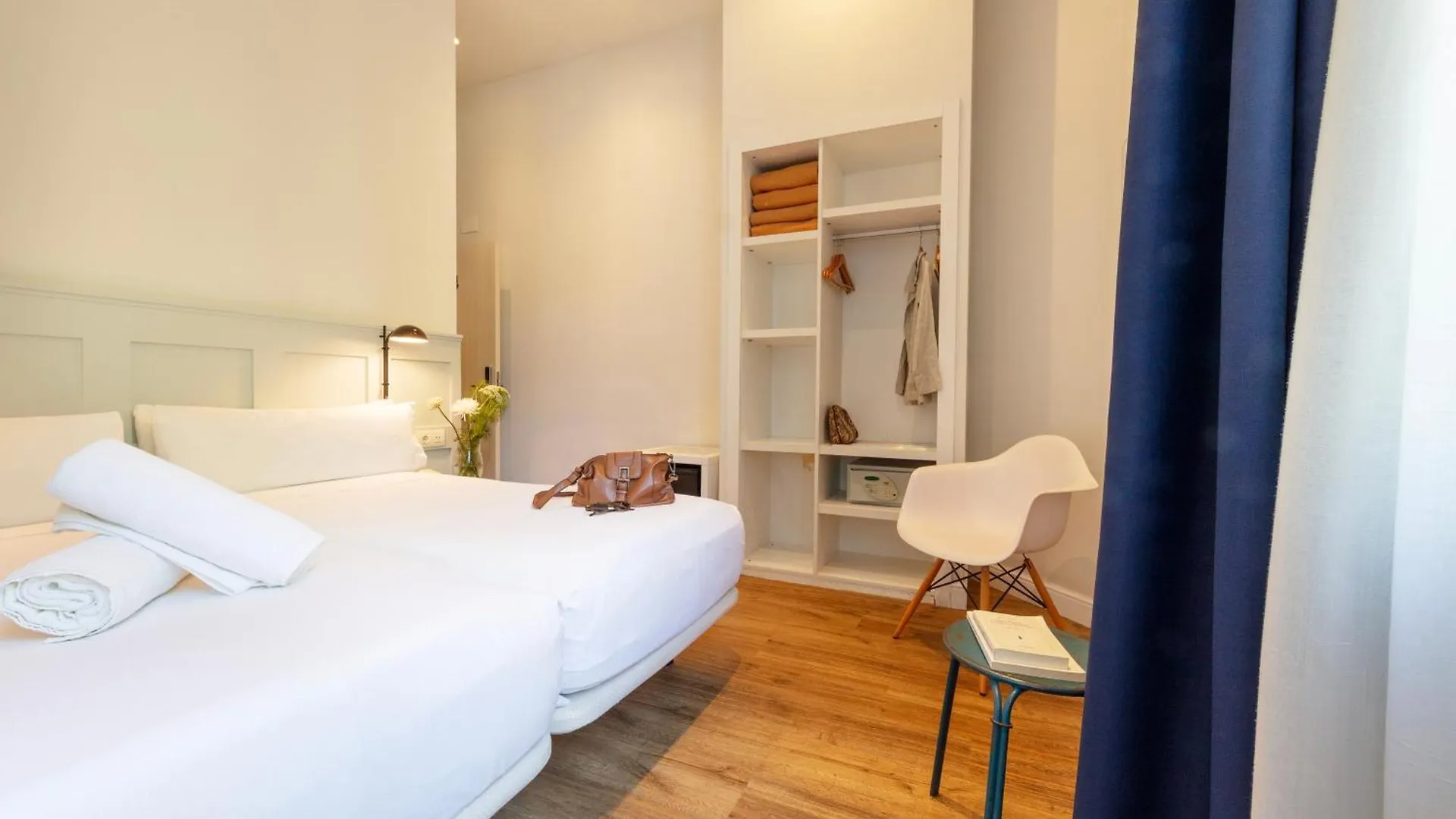 Hotel Som Nit Born Barcelona 3*,  España